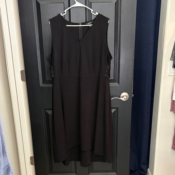 Simply Vera Vera Wang Dresses & Skirts - Simply Vera Vera Wang Black High Low Dress